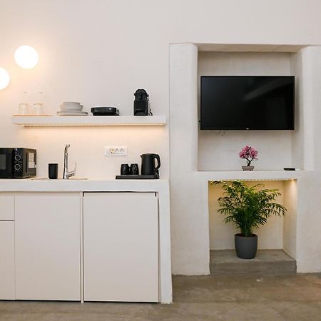 Naos Suites Вотон Экстерьер фото