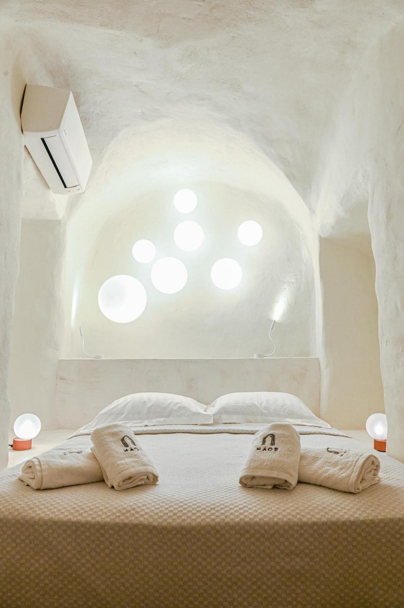 Naos Suites Вотон Экстерьер фото